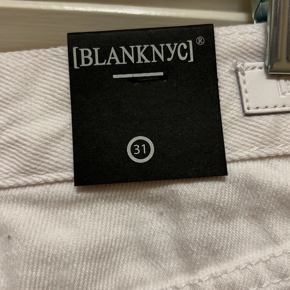 21. Blank NYC Hi Rise Rigid Distressed Shorts in White, Size 31 - Picture 15 of 16